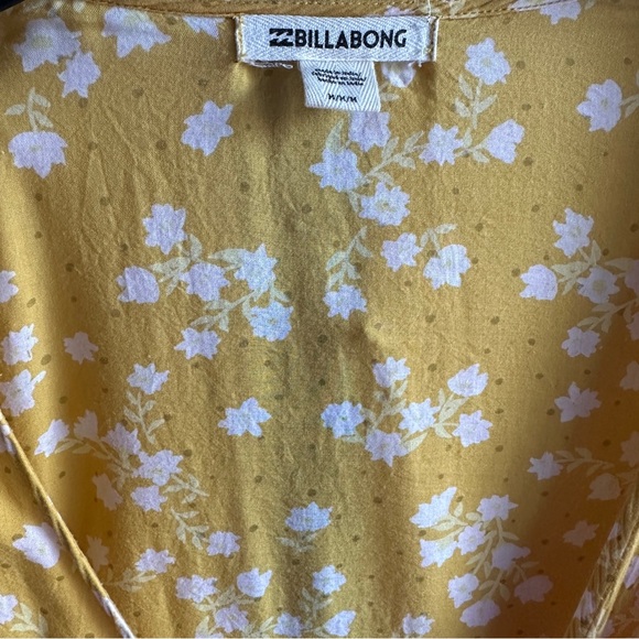 Billabong Yellow Dreams Tie Front or Wrap Easy Breezy Lightweight Layer M - Picture 6 of 6